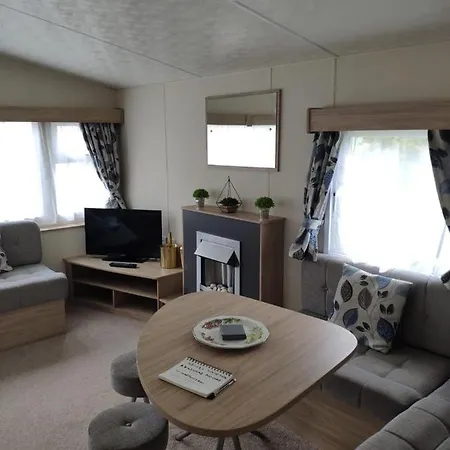 Lovely Static 8 Bed Caravanat At Billing Aquadrome Northampton Exterior photo
