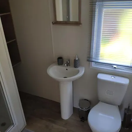 Lovely Static 8 Bed Caravanat At Billing Aquadrome Northampton Exterior photo