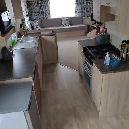 Lovely Static 8 Bed Caravanat At Billing Aquadrome Northampton Exterior photo