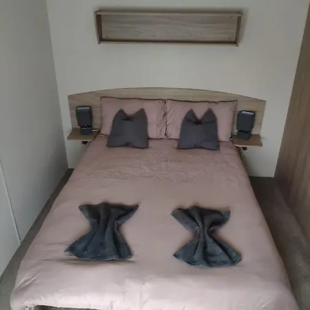 Lovely Static 8 Bed Caravanat At Billing Aquadrome Northampton Exterior photo