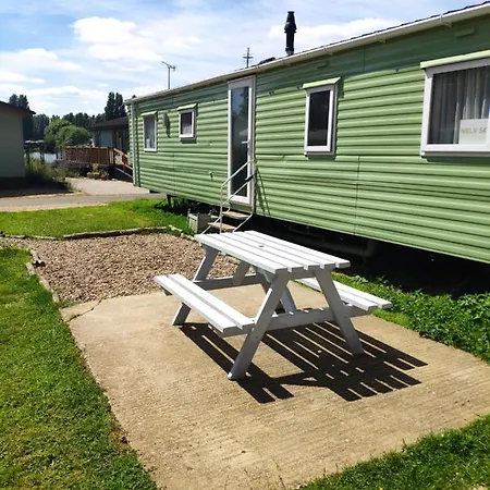 Lovely Static 8 Bed Caravanat At Billing Aquadrome Northampton Exterior photo